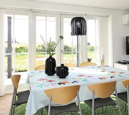 Three-bedroom Holiday In 24 Holiday home Lokken