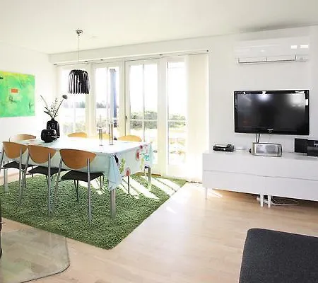 Three-bedroom Holiday In 24